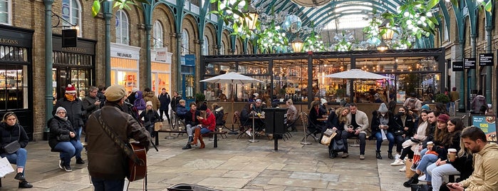 Mercado de Covent Garden is one of Lugares favoritos de Dade.