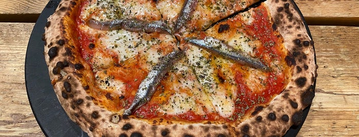 La pizza di Pier Daniele Seu is one of Locais curtidos por Brandi.