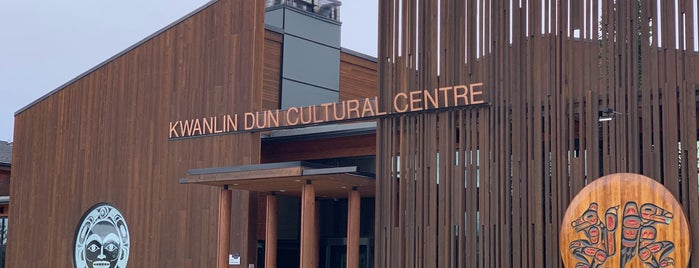 Kwanlin Dun Cultural Centre is one of Orte, die Michi gefallen.