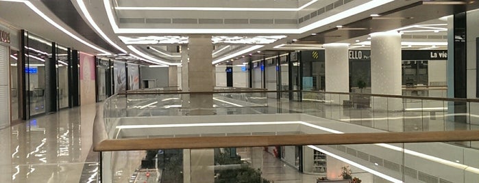 Metromall is one of Lieux qui ont plu à Burak.