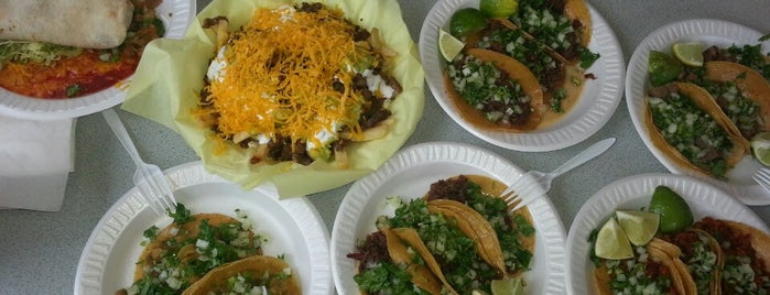 San Diego Tacos is one of สถานที่ที่ Carla ถูกใจ.