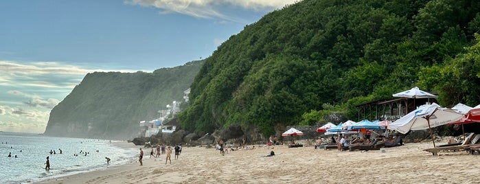 Pantai Melasti is one of Bali.