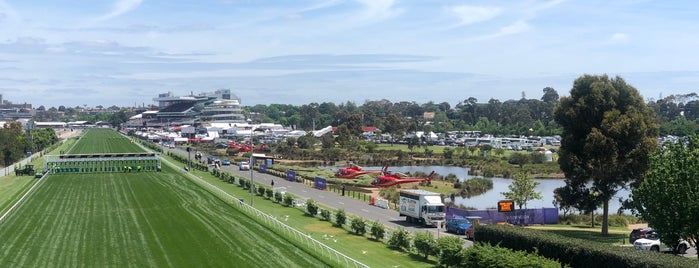 Victoria Racing Club is one of Locais curtidos por Damian.