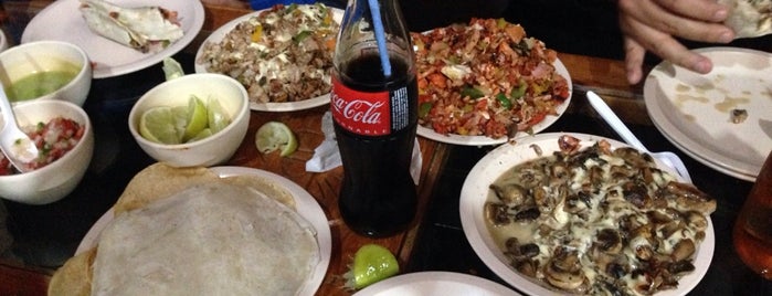 Las Cazuelas de la Abuela is one of Restaurantes caseros (Chilango, Mayo 2012).