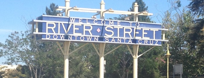 River Street Sign is one of Tempat yang Disukai Santi.