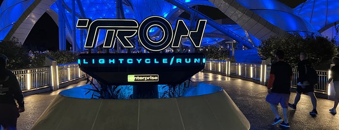 TRON Lightcycle / Run is one of Tempat yang Disukai Andrew.