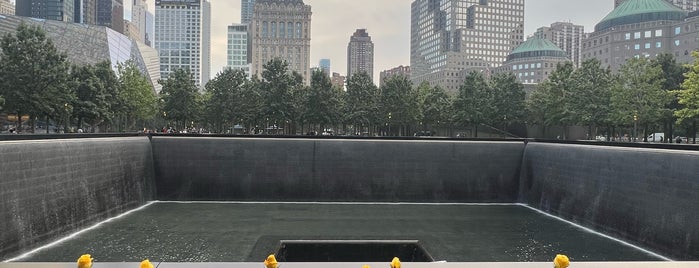 9/11 Memorial North Pool is one of Tempat yang Disukai Ken.