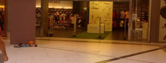 Nike Store is one of Locais salvos de Panos.