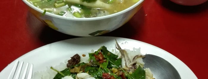 ข้าวต้มปลาชลบุรี is one of ของกินริมถนน อ.เมือง โคราช - Korat Hawker Food.