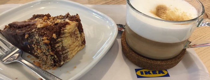 IKEA Cafe is one of Tempat yang Disukai Senja.