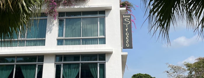 Holiday Inn is one of Tempat yang Disukai Biel.