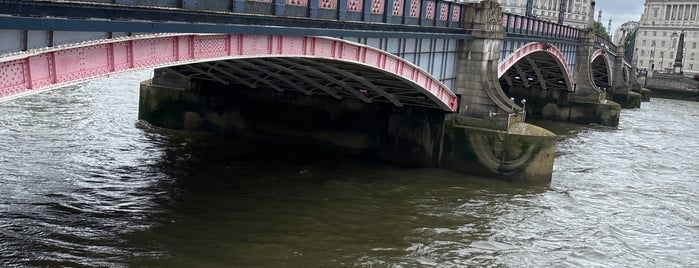 Lambeth Bridge is one of London's river crossings.