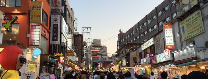 Hongdae District is one of Seoul.