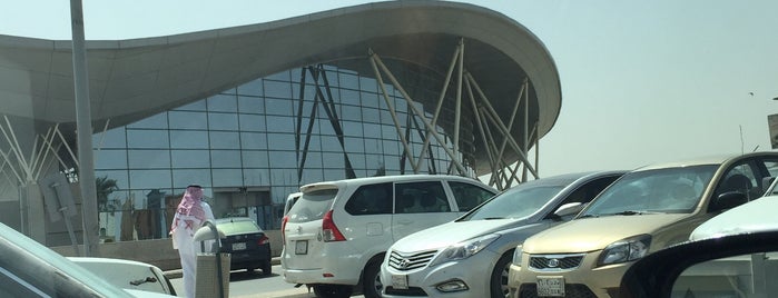 Riyadh Chamber of Commerce & Industry is one of Orte, die Mesha gefallen.