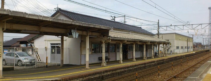 Higashi-Toyama Station is one of 北陸本線.