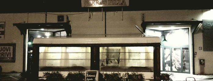 Perri's pizza is one of สถานที่ที่ Dimitris ถูกใจ.