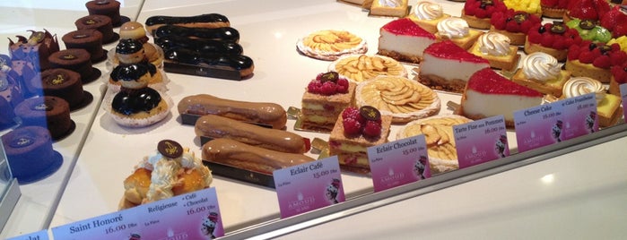 Pâtisserie Amoud is one of Queenさんの保存済みスポット.