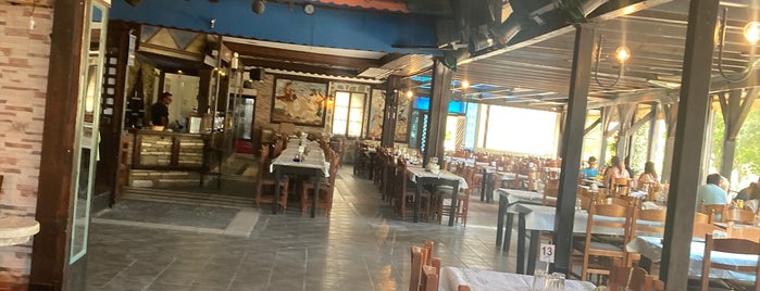 Taverna Avgoustos is one of Lugares favoritos de Bülent.