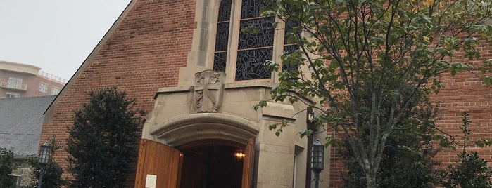 St. George Episcopal Church is one of Tempat yang Disukai Emily.
