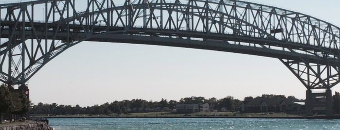 Blue Water Bridge is one of Tempat yang Disukai Kristin.