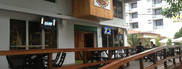 Bros And Beers is one of สถานที่ที่ Karla ถูกใจ.
