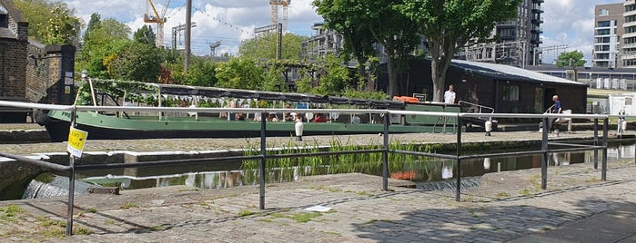 St Pancras Lock is one of Boat Places.