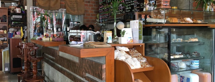 Coffee Mania House is one of Puket razonoda.