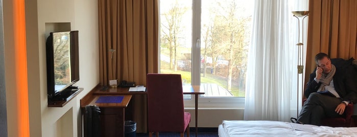Hotel Glöcklhofer - Burghausen is one of สถานที่ที่ Tomek ถูกใจ.