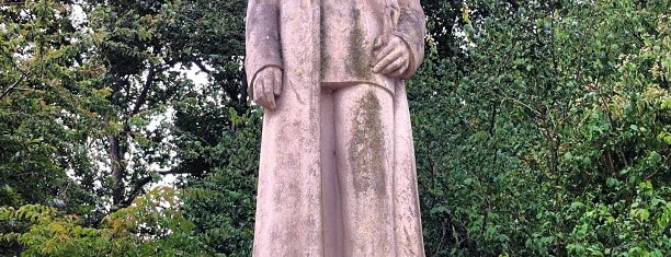 Leopold II Statue Jardin Du Roi is one of Statues de Bruxelles / Standbeelden van Brussel.