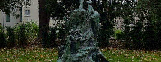 Standbeeld van Peter Pan is one of Statues de Bruxelles / Standbeelden van Brussel.