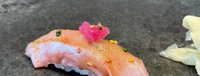 Sushi Gin is one of ceci'nin Kaydettiği Mekanlar.