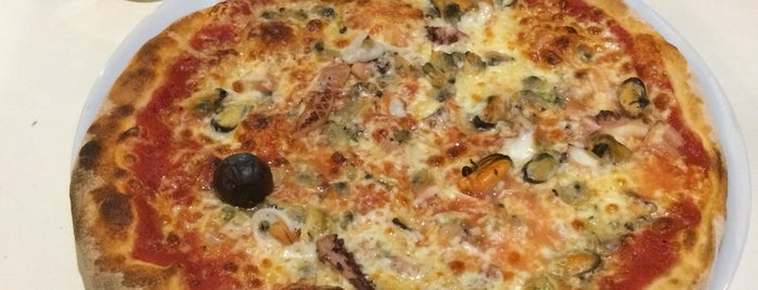 Pizzeria petica is one of Mihaさんのお気に入りスポット.