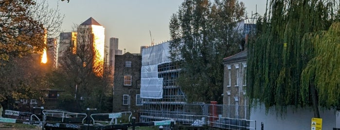 Mile End Lock is one of Boat Places.