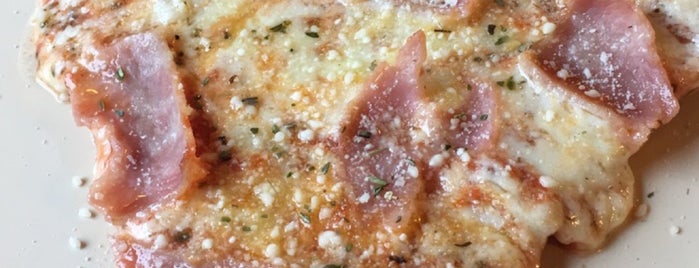 Pope's Pizza is one of Locais salvos de Christopher.
