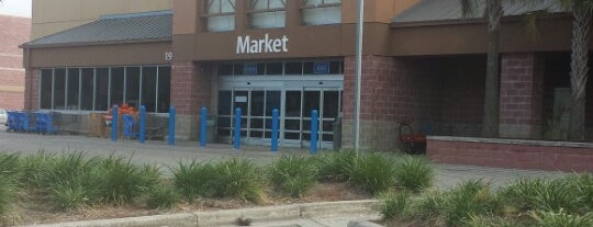Walmart Supercenter is one of Tempat yang Disukai Tariq.