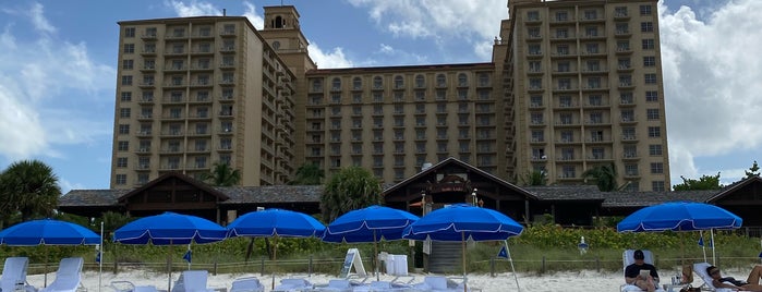 The Ritz-Carlton, Naples Beach House is one of Tempat yang Disukai Nati.