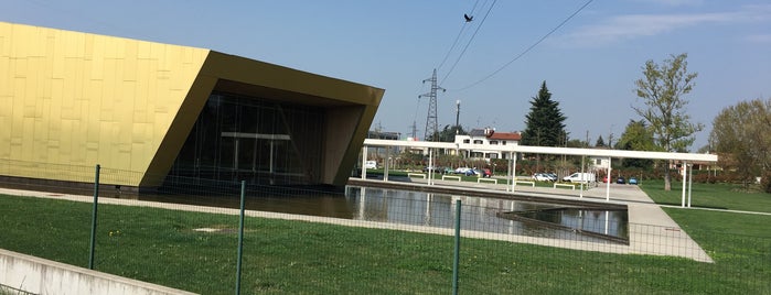 Centro Culturale Buddista Daisaku Ikeda per la Pace (Kaikan della Soka Gakkai) is one of 創価学会 Sōka Gakkai.