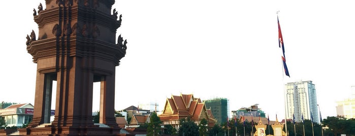 Independence Monument is one of Phnom Penh.