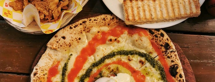 Nonna's Pasta and Pizzeria is one of Posti che sono piaciuti a Gīn.
