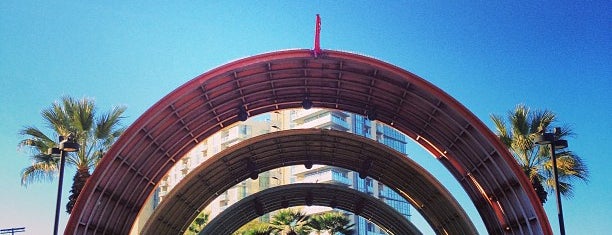 Metro Rail - North Hollywood Station (Red) is one of Tempat yang Disimpan Natalie.