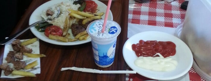 Akat Cafe is one of Nihal'ın Beğendiği Mekanlar.