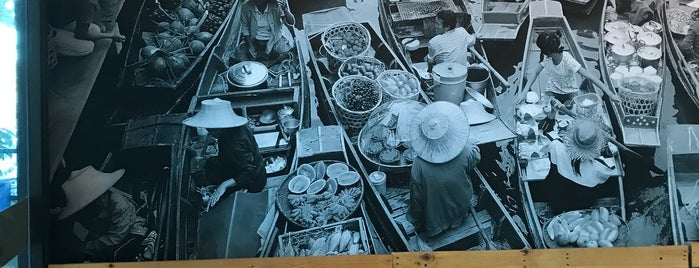 Aroi Thai Boat Noodle & Street Food is one of JB.