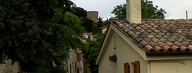 Castello di Torriana is one of Posti che sono piaciuti a Elisa.