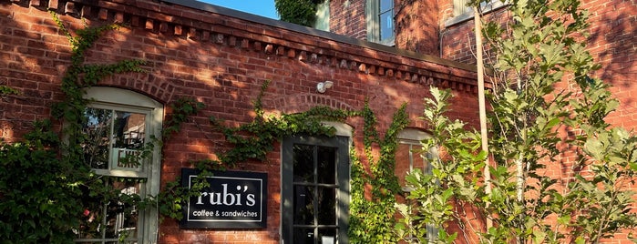 Rubi's Coffee & Sandwiches is one of Posti che sono piaciuti a Sage.