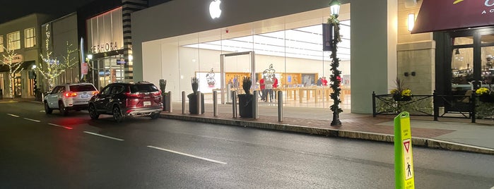 Apple Legacy Place is one of Apple Stores US East.