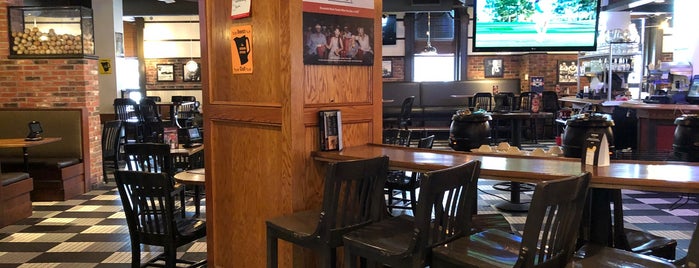 Uno Pizzeria & Grill - Boston is one of Boston Sports Bars.