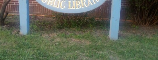 Somerville Public Library (East Branch ) is one of Posti che sono piaciuti a Steph.