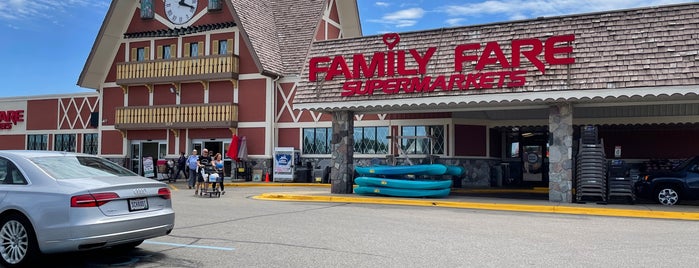 Family Fare Supermarket is one of Gaylord places.