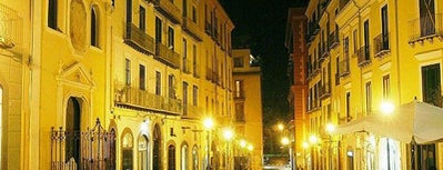Piazza Sedile di Portanova is one of Salerno: antico e moderno..
