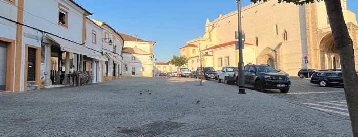 Tábua do Naldo is one of Évora.